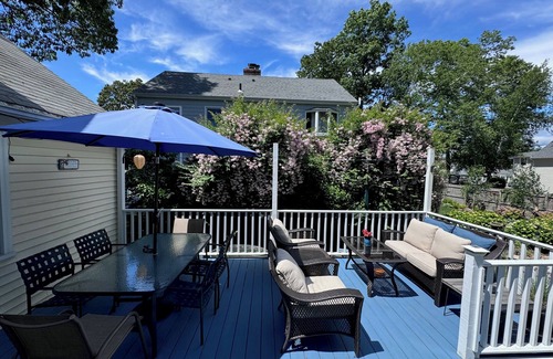 Old Saybrook House | Coastal Cottage !3 bedroom, 2 bath home with deck and walk to the beachn
