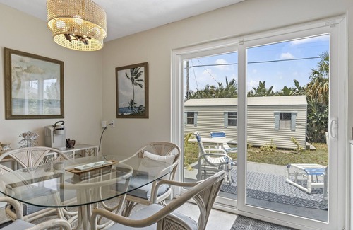 Jensen Beach House | Coastal Cottage 8 min Drive to Downtown & Beaches! Pet Friendly