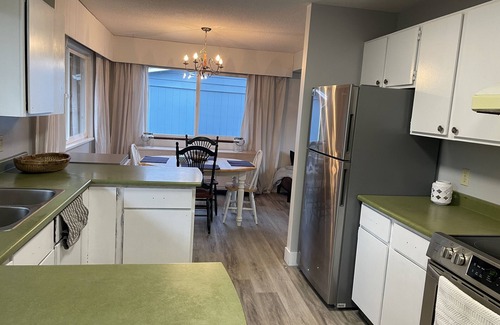Langdale House | Coastal country stay, close to trails, beaches and ferry.