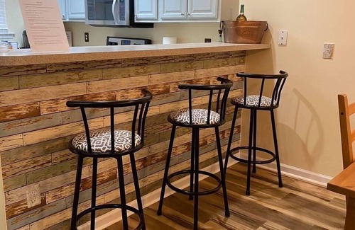 Rehoboth Beach Condo | COASTAL COUNTRY CHIC, ~10 mins TO REHOBOTH BEACH, steps to RESTOS & OUTLETS.