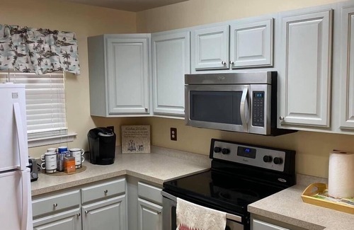 Rehoboth Beach Condo | COASTAL COUNTRY CHIC, ~10 mins TO REHOBOTH BEACH, steps to RESTOS & OUTLETS.