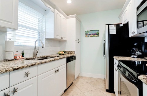 Holmes Beach House | Coastal cute on Anna Maria Island, 2 bedroom with private pool! Pet friendly