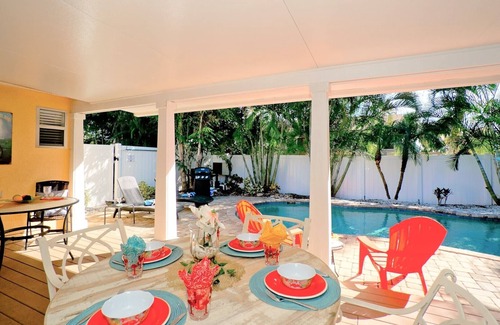 Holmes Beach House | Coastal cute on Anna Maria Island, 2 bedroom with private pool! Pet friendly