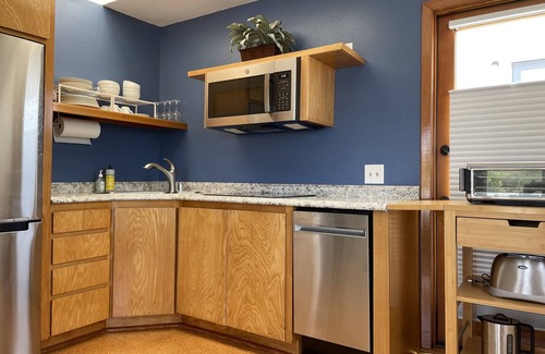 Del Mar Heights Apartment | Coastal Del Mar studio with fabulous views - 10 min walk to the beach!