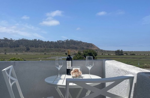 Del Mar Heights Apartment | Coastal Del Mar studio with fabulous views - 10 min walk to the beach!