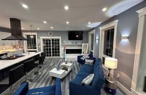 North Deering House | Coastal Dream · Firepit · Hot Tub · Chef's Kitchen
