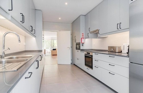 Oeiras Apartment | Coastal Elegance: Spacious 3-Bedroom Retreat Just moments from the Beach