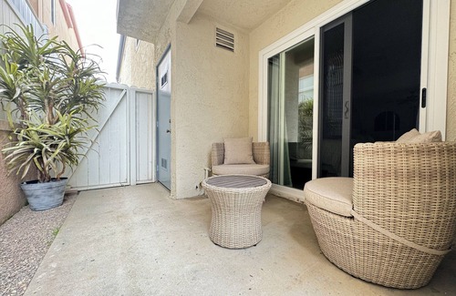 Huntington Beach Apartment | Coastal Enclave 2-bedroom apartment in Huntington Beach - Dog Beach