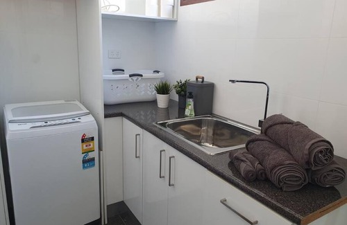 Swansea House | Coastal escape, great family getaway, pet friendly