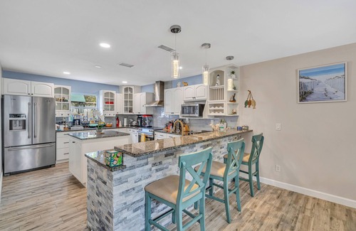 Rustic Oaks House | Coastal Escape: Heated Salt Pool & Beaches, Bowling, Mini Golf - Kids’ Paradise