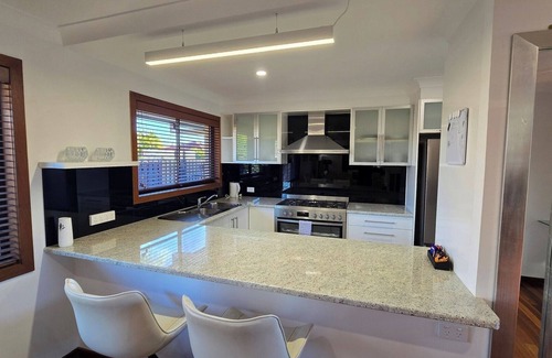 Southport House | Coastal Escape on Bixa – Bright and Airy 3BDR Home