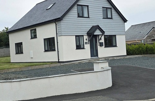 Cemaes Bay House | Coastal Family Friendly Home Anglesey