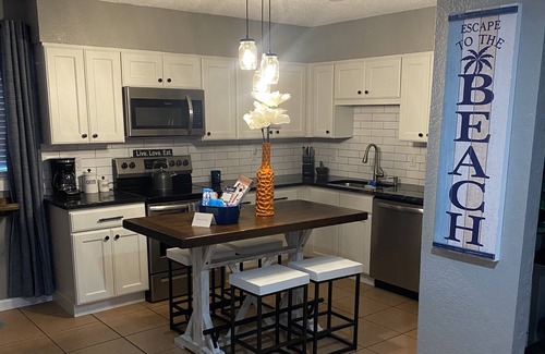 Largo House | Coastal Gem Just Minutes from the Beach! 🏝