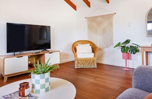 Mermaid Waters Apartment | Coastal Gem with Indoor Skateramp