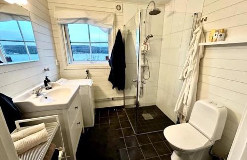 Bjasta House | Coastal gem with beach, wooden sauna & canoes