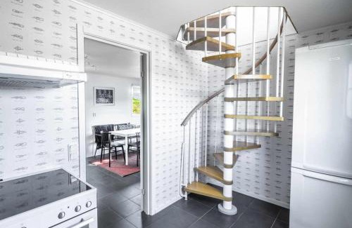 Bjasta House | Coastal gem with beach, wooden sauna & canoes