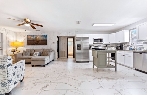Vamo House | ☀Coastal Gem☀Heated pool & amazing location!☀