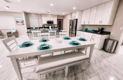 North East Park House | Coastal Getaway in St. Petersburgnn