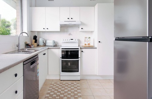 Dee Why Apartment | Coastal getaway,Tropical palms Dee Why