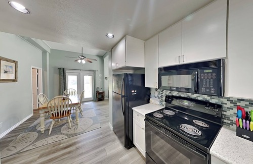 Leeward Sands House | Coastal Hideaway | Cozy + Pet-Friendly Retreat