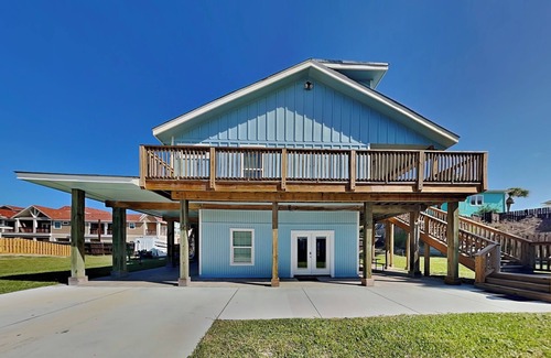 Leeward Sands House | Coastal Hideaway | Cozy + Pet-Friendly Retreat