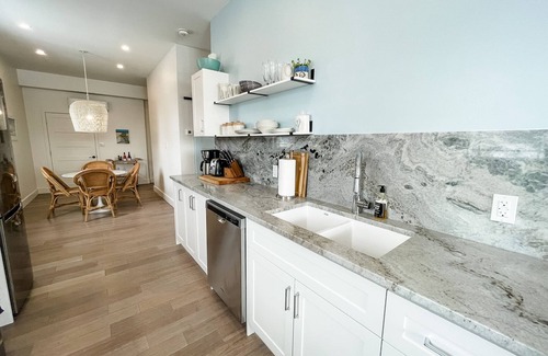 Wellington House | Coastal Hideaway - Lake, Hot Tub & Private Beach
