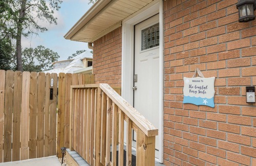 Pensacola Apartment | Coastal King Ste 3.2 mi to Pcola Bch