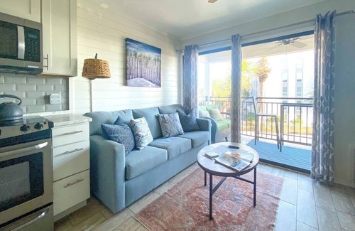 Hilton Head Island Apartment | Coastal King Couples Retreat Oceanfront Beach Property Convenient to Everything!
