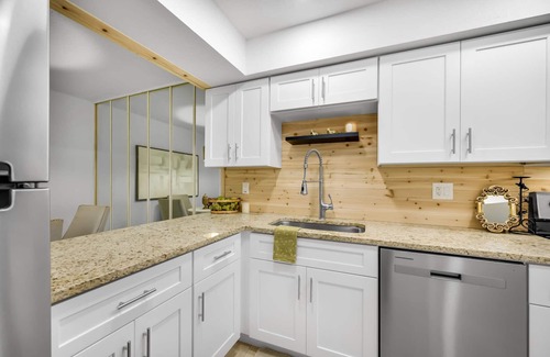 Clearwater Condo | Coastal Living Condo with Pool