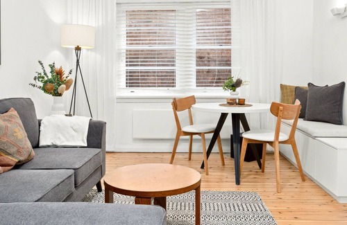 Bondi Junction Apartment | Coastal Living in Convenient Art Deco Apartment