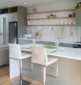 Raglan Apartment | Coastal Living in Comfort