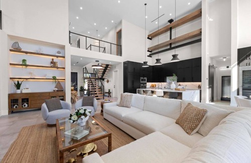 Arlington Park House | Coastal Luxe, Spacious 5bedroom house 5miles to Siesta with saltwater pool, WiFi