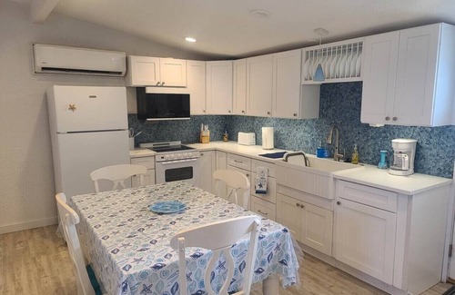 Palacios Apartment | Coastal Luxury Bay View House 1 Bedroom and Steam shower