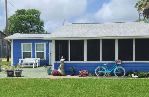 Palacios Apartment | Coastal Luxury Bay View House 1 Bedroom and Steam shower