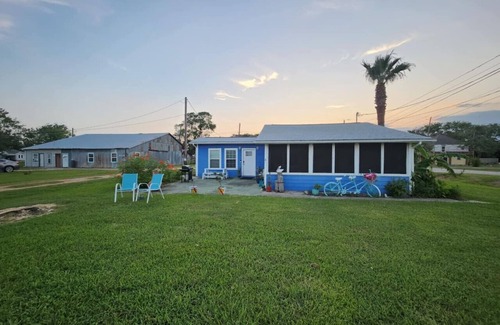 Palacios Apartment | Coastal Luxury Bay View House 1 Bedroom and Steam shower