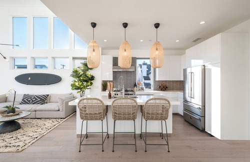 West Newport House | Coastal Luxury, Ocean & Harbor Views, Dog-friendly, A/C & Rooftop Deck & Firepit