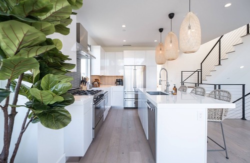 West Newport House | Coastal Luxury, Ocean & Harbor Views, Dog-friendly, A/C & Rooftop Deck & Firepit