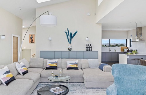 Paignton House | Coastal Luxury & stunning sea views over Torbay