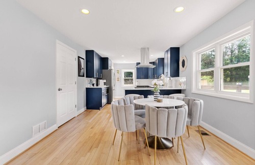 Arnold House | Coastal Modern Retreat | Group Getaway on 2 Acres