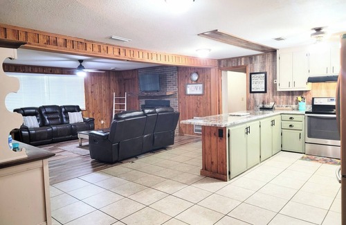 Perry House | Coastal Oaks Haven DogsWelcome