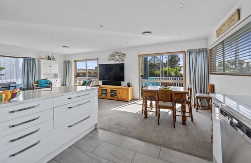 Papamoa Beach House | Coastal Oasis - Papamoa Beach Holiday Home