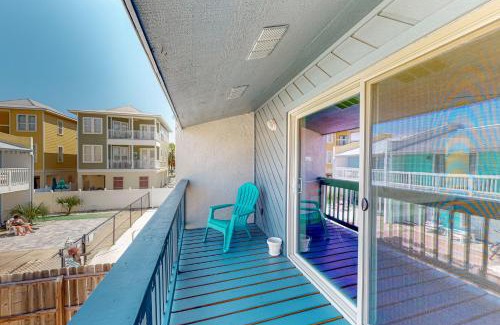 Holiday Beach House | Coastal Oasis Retreat