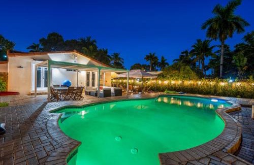 South Lake Villa | Coastal Paradise 7 min to Beach with Game Room Mini Golf and Heated Pool