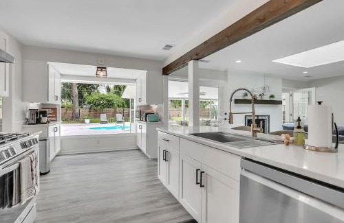Savannah House | Coastal Pool Retreat Near Beach Downtown & Fun