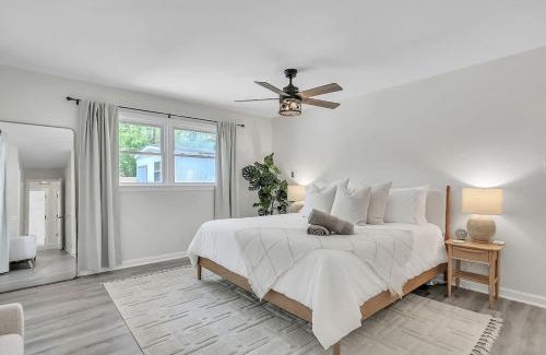 Savannah House | Coastal Pool Retreat Near Beach Downtown & Fun