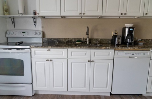 Biddeford House | Coastal private in-law suite on Hills Beach Saco River near OOB KBPT UNE