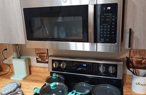 Sandusky Apartment | Coastal Purple: Minutes to Cedar Point & Sports Complex! Sleeps 9