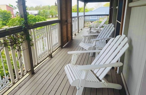 Woodgate House | Coastal Queenslander- 2 minute walk to the beach!