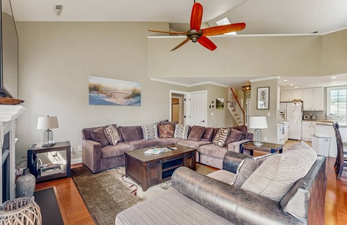 Ocean Pines House | Coastal resort with pool, golf, fireplace, W/D, sunroom & beach access