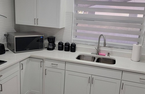 Bradenton House | Coastal Retreat-Close to Anna Maria Island,IMG Academy and GT Bray Park.